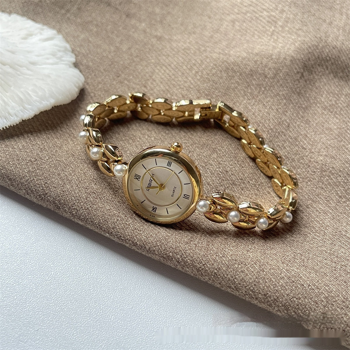 Roman Pearl Chain Watch for Women - Elegant Fashion Timepiece